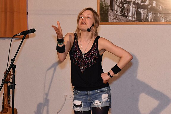 Andrea Limmer im Dorfhaus Peesten - 07