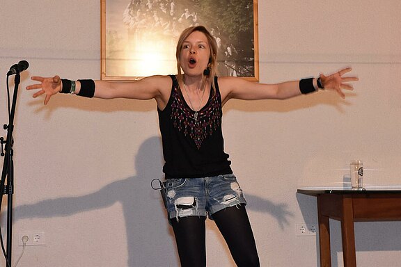 Andrea Limmer im Dorfhaus Peesten - 04
